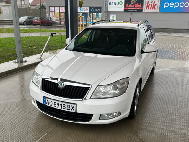 Белый Шкода Октавия, объемом двигателя 2 л и пробегом 280 тыс. км за 8150 $, фото 1 на Automoto.ua