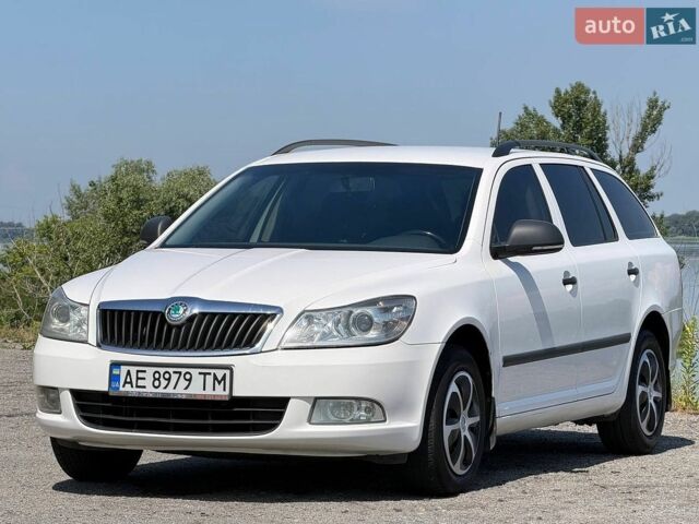 Белый Шкода Октавия, объемом двигателя 1.6 л и пробегом 345 тыс. км за 6500 $, фото 1 на Automoto.ua