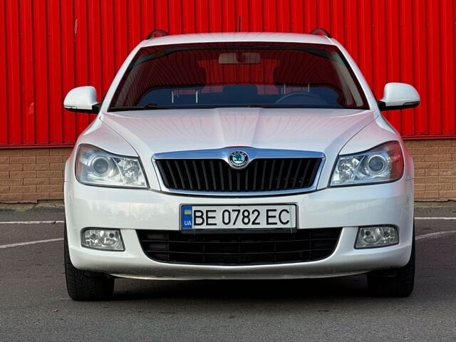 Белый Шкода Октавия, объемом двигателя 1.6 л и пробегом 230 тыс. км за 7999 $, фото 1 на Automoto.ua