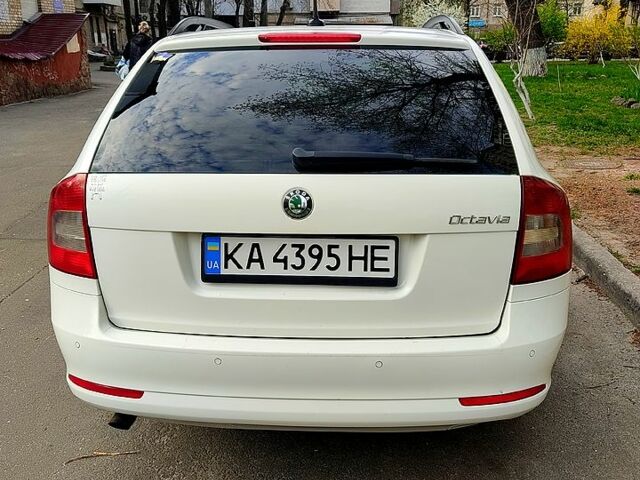 Білий Шкода Октавія, об'ємом двигуна 1.6 л та пробігом 253 тис. км за 8900 $, фото 1 на Automoto.ua