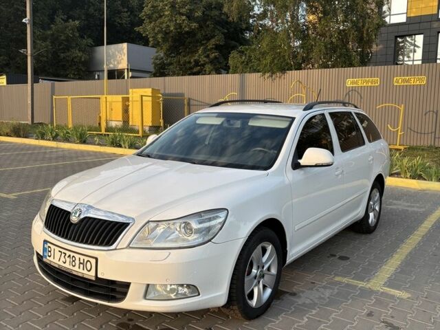 Білий Шкода Октавія, об'ємом двигуна 1.6 л та пробігом 216 тис. км за 7700 $, фото 1 на Automoto.ua