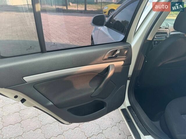 Білий Шкода Октавія, об'ємом двигуна 1.8 л та пробігом 254 тис. км за 6500 $, фото 1 на Automoto.ua