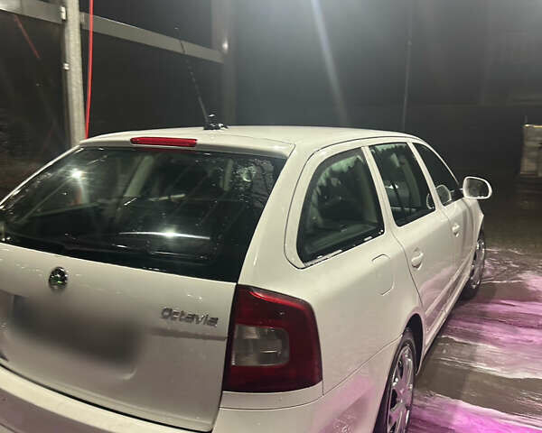 Белый Шкода Октавия, объемом двигателя 1.99 л и пробегом 413 тыс. км за 9250 $, фото 1 на Automoto.ua