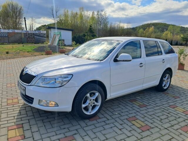 Белый Шкода Октавия, объемом двигателя 1.6 л и пробегом 300 тыс. км за 7300 $, фото 1 на Automoto.ua