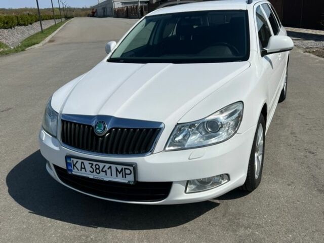 Белый Шкода Октавия, объемом двигателя 1.97 л и пробегом 282 тыс. км за 8500 $, фото 1 на Automoto.ua