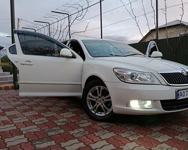 Шкода Октавия 2012 в Иршава на Automoto.ua Белый Шкода Октавия, объемом двигателя 1.6 л и пробегом 201 тыс. км за 8350 $, фото 1 на Automoto.ua