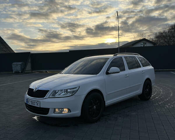 Білий Шкода Октавія, об'ємом двигуна 1.6 л та пробігом 235 тис. км за 7800 $, фото 1 на Automoto.ua