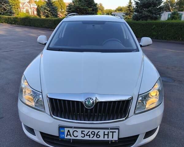 Белый Шкода Октавия, объемом двигателя 1.6 л и пробегом 244 тыс. км за 8200 $, фото 1 на Automoto.ua
