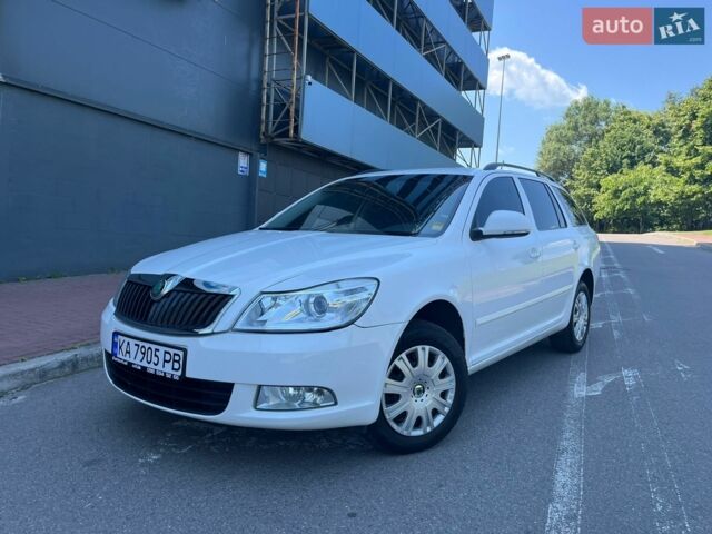 Белый Шкода Октавия, объемом двигателя 1.6 л и пробегом 237 тыс. км за 7900 $, фото 1 на Automoto.ua