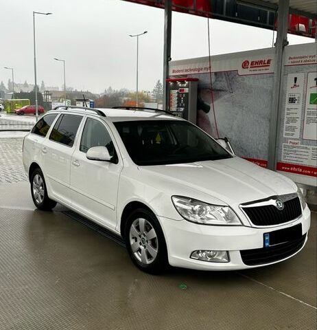 Белый Шкода Октавия, объемом двигателя 0 л и пробегом 280 тыс. км за 8290 $, фото 1 на Automoto.ua