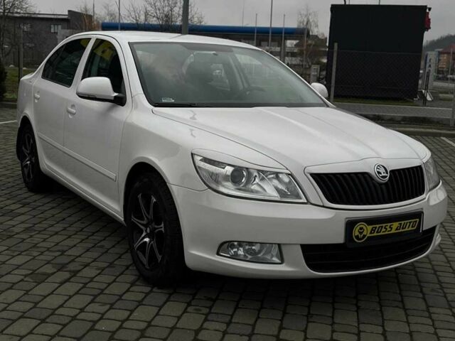 Белый Шкода Октавия, объемом двигателя 1.6 л и пробегом 260 тыс. км за 8800 $, фото 1 на Automoto.ua