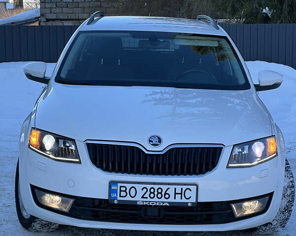 Белый Шкода Октавия, объемом двигателя 1.6 л и пробегом 234 тыс. км за 10200 $, фото 1 на Automoto.ua