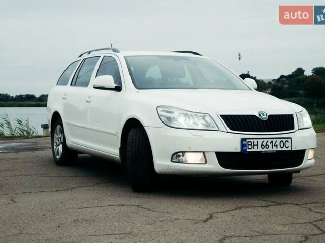 Белый Шкода Октавия, объемом двигателя 1.6 л и пробегом 300 тыс. км за 8500 $, фото 1 на Automoto.ua