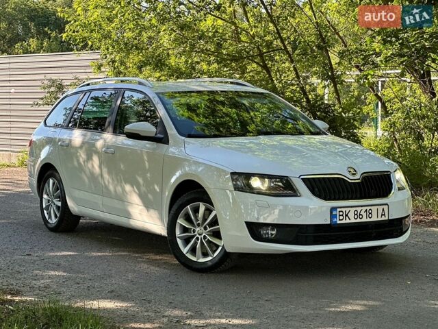 Білий Шкода Октавія, об'ємом двигуна 1.8 л та пробігом 216 тис. км за 11300 $, фото 1 на Automoto.ua