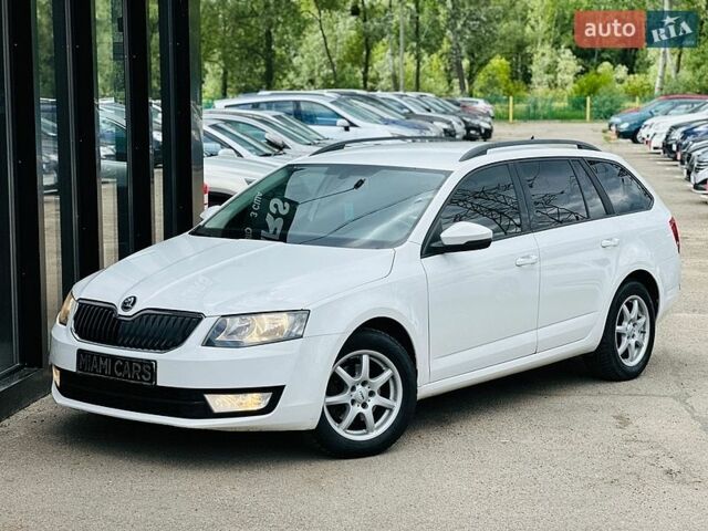Белый Шкода Октавия, объемом двигателя 1.6 л и пробегом 180 тыс. км за 9700 $, фото 1 на Automoto.ua