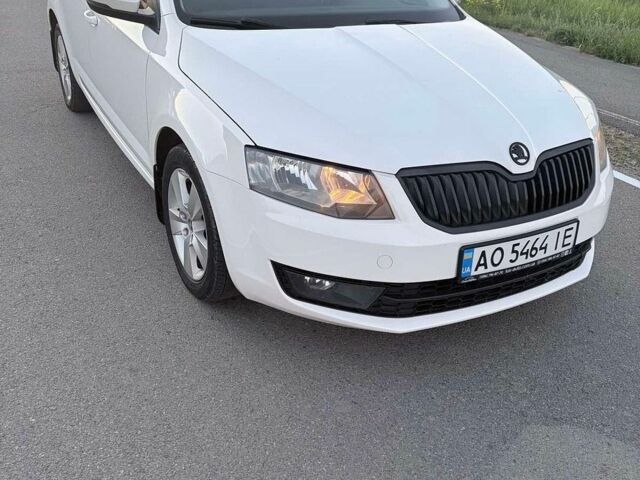 Белый Шкода Октавия, объемом двигателя 1.6 л и пробегом 269 тыс. км за 8900 $, фото 1 на Automoto.ua