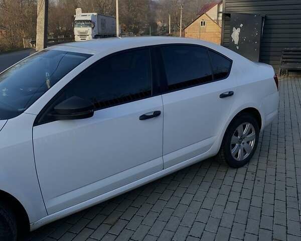 Белый Шкода Октавия, объемом двигателя 1.6 л и пробегом 297 тыс. км за 9000 $, фото 1 на Automoto.ua
