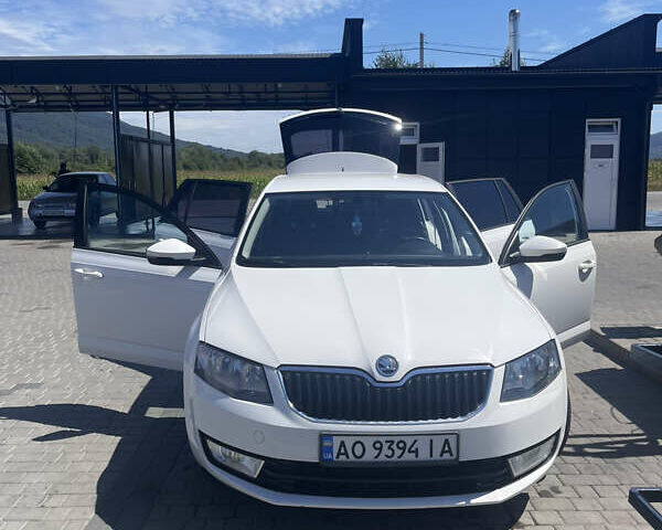 Білий Шкода Октавія, об'ємом двигуна 1.6 л та пробігом 249 тис. км за 9200 $, фото 1 на Automoto.ua