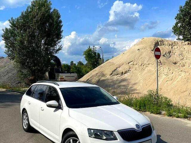 Белый Шкода Октавия, объемом двигателя 1.6 л и пробегом 0 тыс. км за 9900 $, фото 1 на Automoto.ua