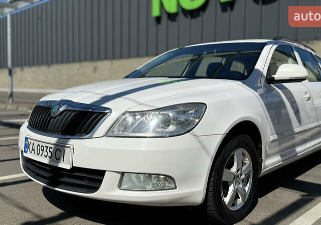 Білий Шкода Октавія, об'ємом двигуна 1.97 л та пробігом 317 тис. км за 10500 $, фото 1 на Automoto.ua