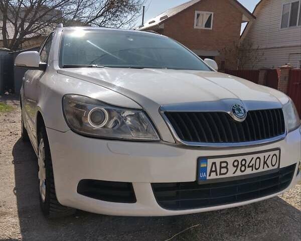 Білий Шкода Октавія, об'ємом двигуна 1.6 л та пробігом 199 тис. км за 8300 $, фото 1 на Automoto.ua