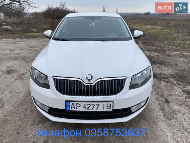 Белый Шкода Октавия, объемом двигателя 1.6 л и пробегом 228 тыс. км за 12000 $, фото 1 на Automoto.ua