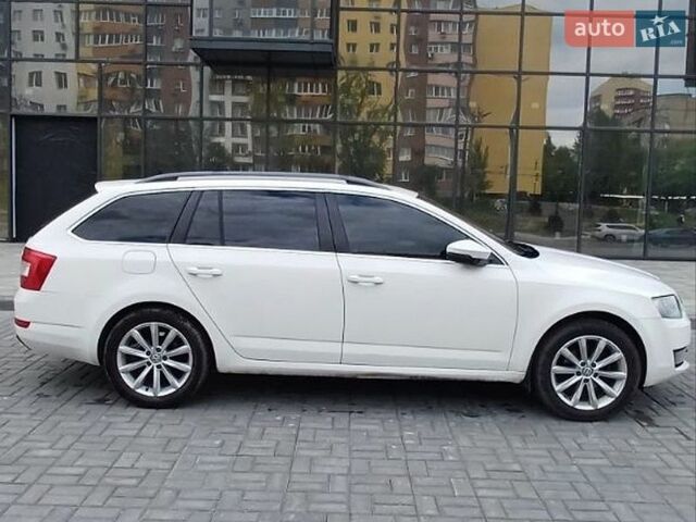 Белый Шкода Октавия, объемом двигателя 2 л и пробегом 223 тыс. км за 11799 $, фото 1 на Automoto.ua