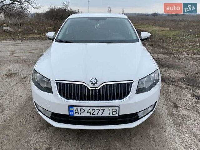 Белый Шкода Октавия, объемом двигателя 1.6 л и пробегом 228 тыс. км за 12000 $, фото 1 на Automoto.ua