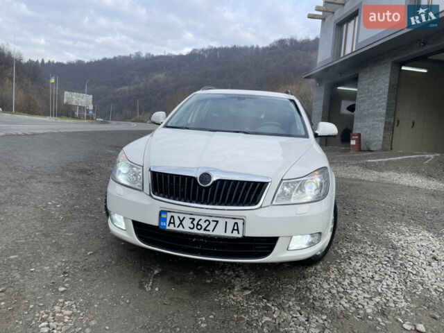 Белый Шкода Октавия, объемом двигателя 1.6 л и пробегом 216 тыс. км за 8500 $, фото 1 на Automoto.ua