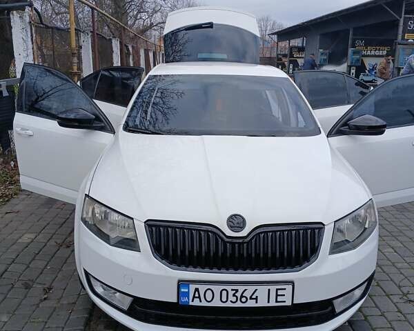 Белый Шкода Октавия, объемом двигателя 1.6 л и пробегом 230 тыс. км за 9500 $, фото 1 на Automoto.ua