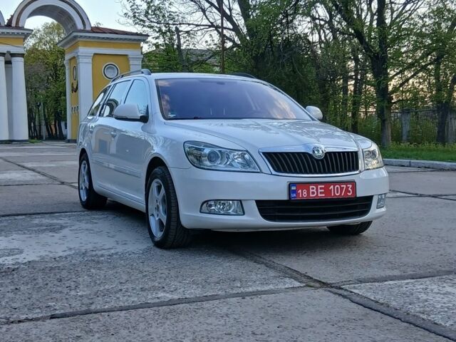 Белый Шкода Октавия, объемом двигателя 1.6 л и пробегом 249 тыс. км за 9800 $, фото 1 на Automoto.ua