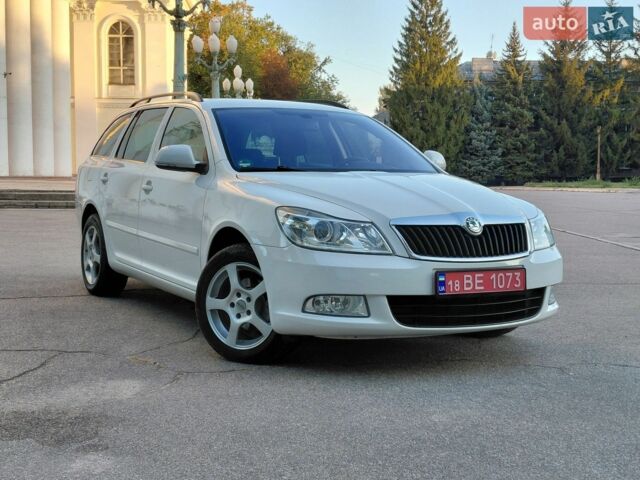 Белый Шкода Октавия, объемом двигателя 1.6 л и пробегом 250 тыс. км за 9900 $, фото 1 на Automoto.ua