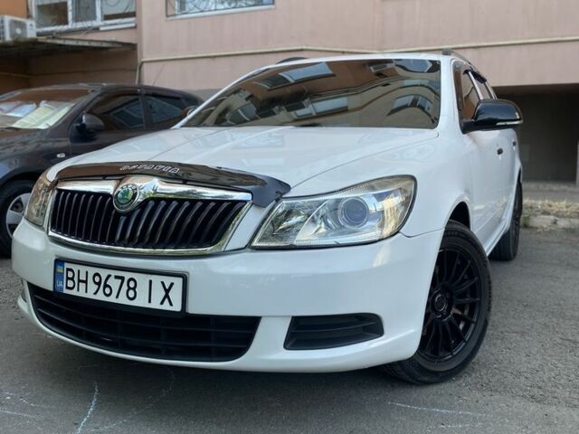 Белый Шкода Октавия, объемом двигателя 1.6 л и пробегом 278 тыс. км за 8500 $, фото 1 на Automoto.ua