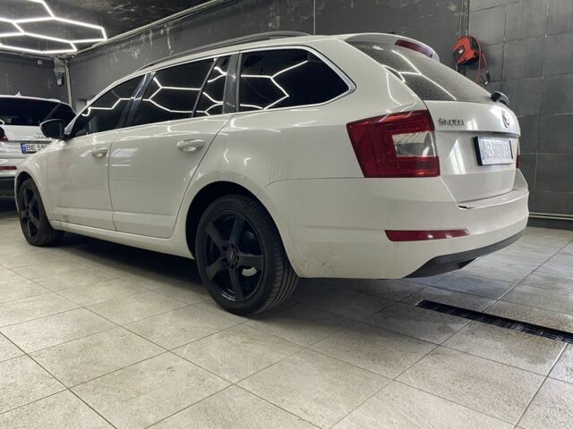 Белый Шкода Октавия, объемом двигателя 2 л и пробегом 227 тыс. км за 12500 $, фото 1 на Automoto.ua