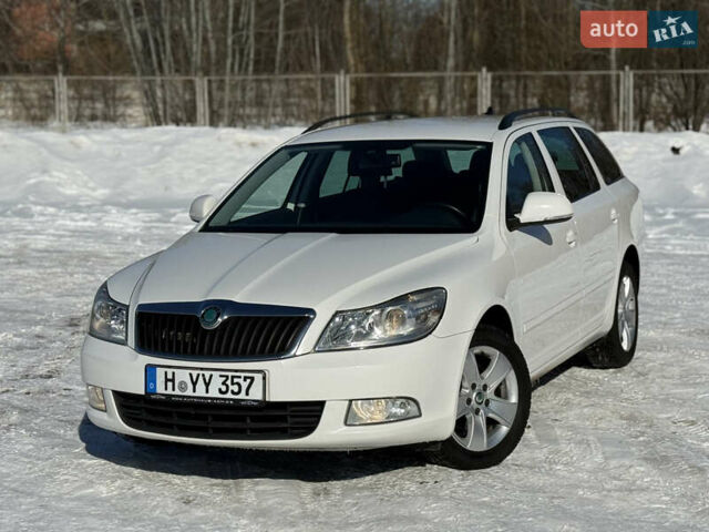 Белый Шкода Октавия, объемом двигателя 1.6 л и пробегом 256 тыс. км за 8999 $, фото 1 на Automoto.ua