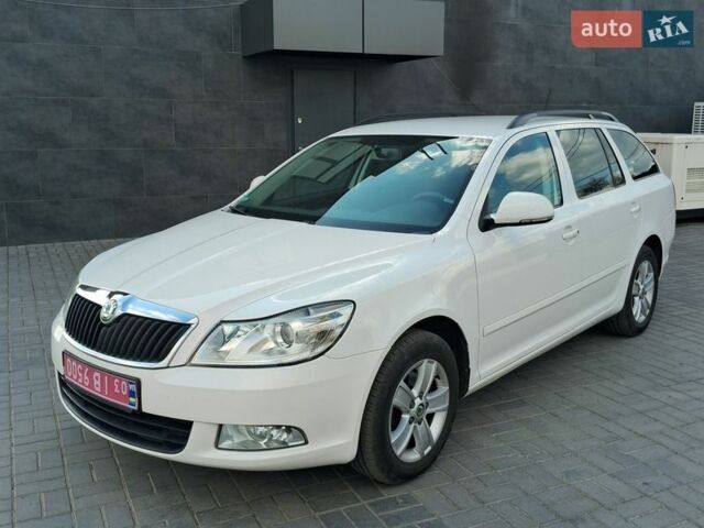 Белый Шкода Октавия, объемом двигателя 2 л и пробегом 270 тыс. км за 9600 $, фото 1 на Automoto.ua