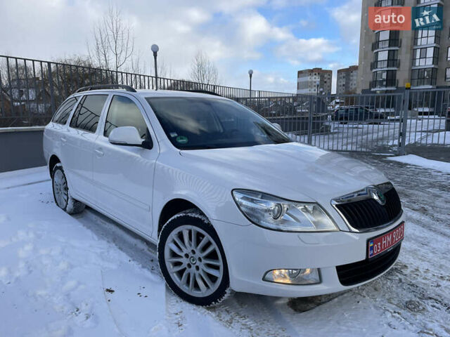 Белый Шкода Октавия, объемом двигателя 2 л и пробегом 218 тыс. км за 11950 $, фото 1 на Automoto.ua