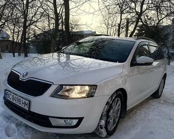 Белый Шкода Октавия, объемом двигателя 1.6 л и пробегом 300 тыс. км за 9200 $, фото 1 на Automoto.ua