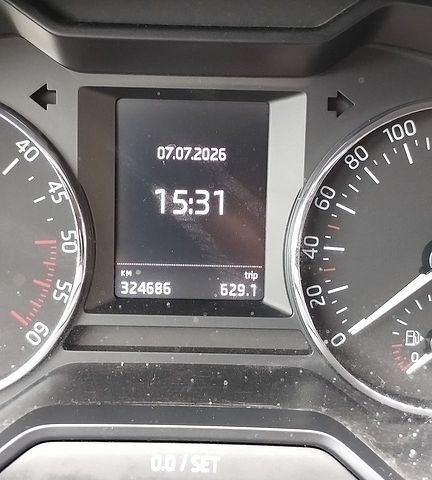 Білий Шкода Октавія, об'ємом двигуна 1.6 л та пробігом 325 тис. км за 8300 $, фото 1 на Automoto.ua