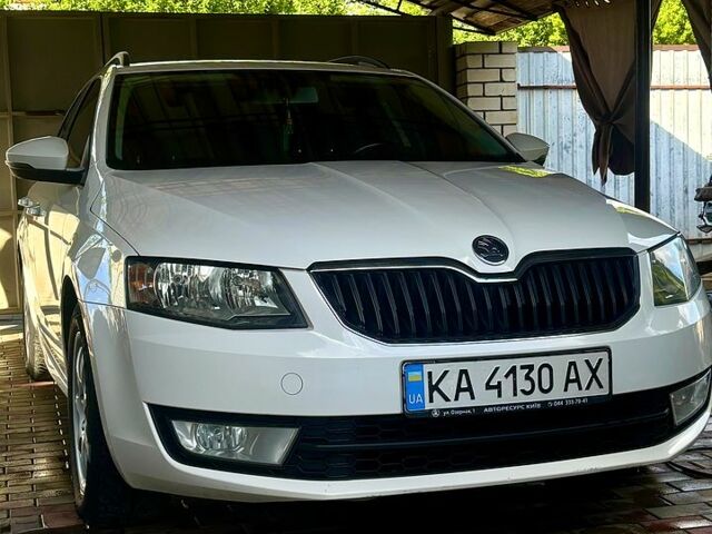 Белый Шкода Октавия, объемом двигателя 1.6 л и пробегом 180 тыс. км за 8900 $, фото 1 на Automoto.ua