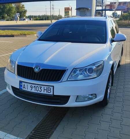 Белый Шкода Октавия, объемом двигателя 1.6 л и пробегом 215 тыс. км за 6900 $, фото 1 на Automoto.ua