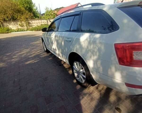Белый Шкода Октавия, объемом двигателя 1.6 л и пробегом 265 тыс. км за 9200 $, фото 1 на Automoto.ua