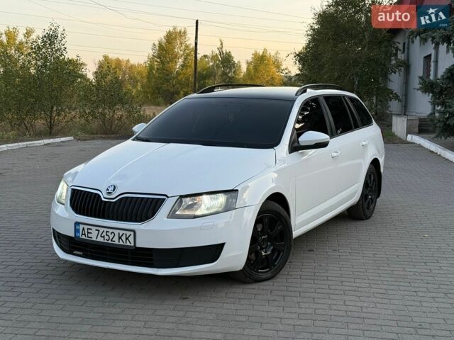 Білий Шкода Октавія, об'ємом двигуна 1.2 л та пробігом 247 тис. км за 6999 $, фото 1 на Automoto.ua