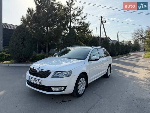 Белый Шкода Октавия, объемом двигателя 1.2 л и пробегом 228 тыс. км за 8500 $, фото 1 на Automoto.ua