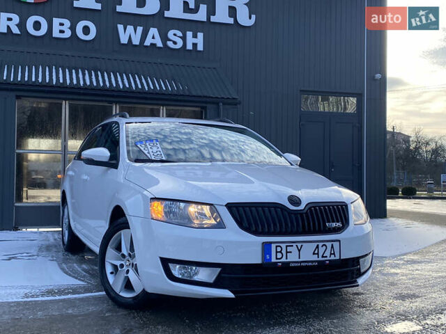 Белый Шкода Октавия, объемом двигателя 1.6 л и пробегом 236 тыс. км за 9799 $, фото 1 на Automoto.ua