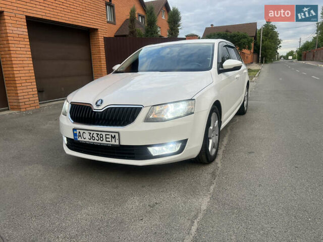 Белый Шкода Октавия, объемом двигателя 1.6 л и пробегом 240 тыс. км за 10300 $, фото 1 на Automoto.ua