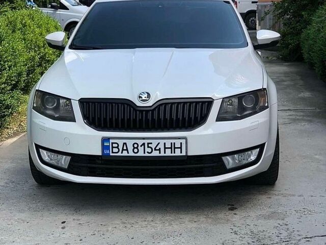 Білий Шкода Октавія, об'ємом двигуна 2 л та пробігом 296 тис. км за 11500 $, фото 1 на Automoto.ua