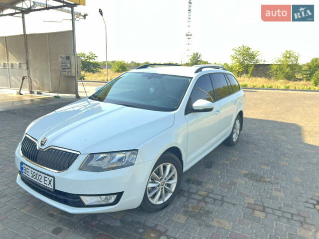 Білий Шкода Октавія, об'ємом двигуна 2 л та пробігом 302 тис. км за 11800 $, фото 1 на Automoto.ua