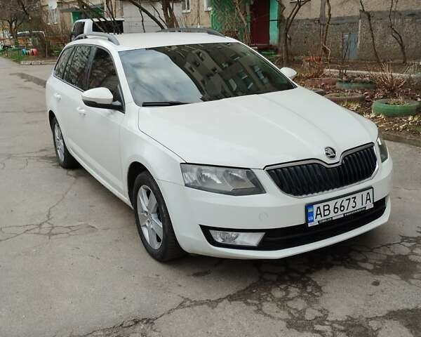 Белый Шкода Октавия, объемом двигателя 1.8 л и пробегом 309 тыс. км за 11800 $, фото 1 на Automoto.ua