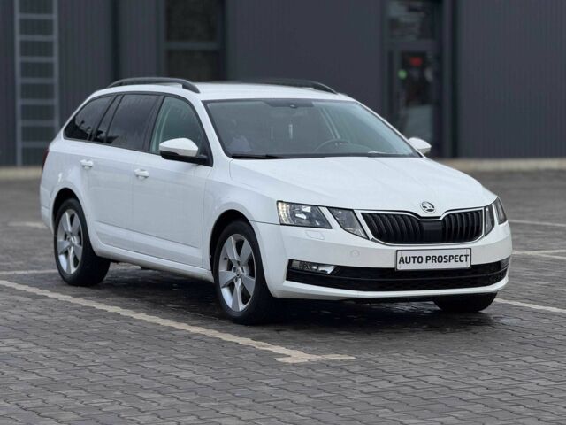Белый Шкода Октавия, объемом двигателя 2 л и пробегом 259 тыс. км за 10999 $, фото 1 на Automoto.ua